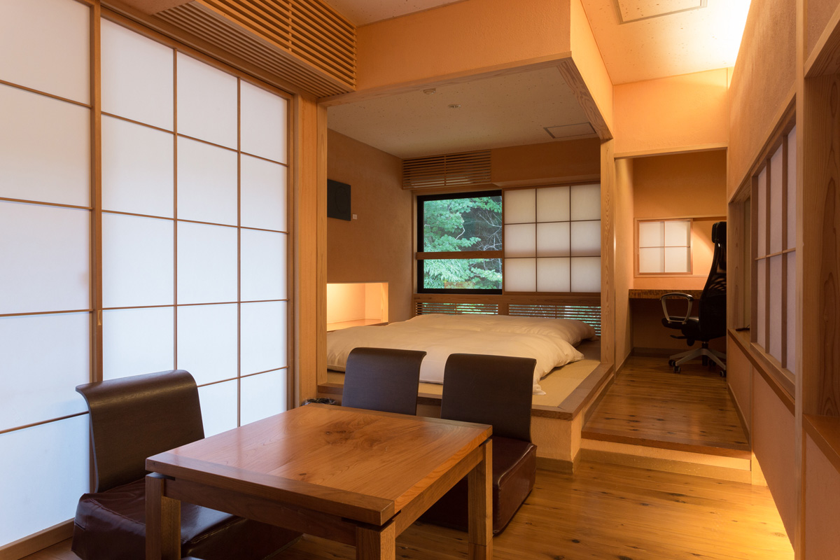 書斎を備える客室「橙」