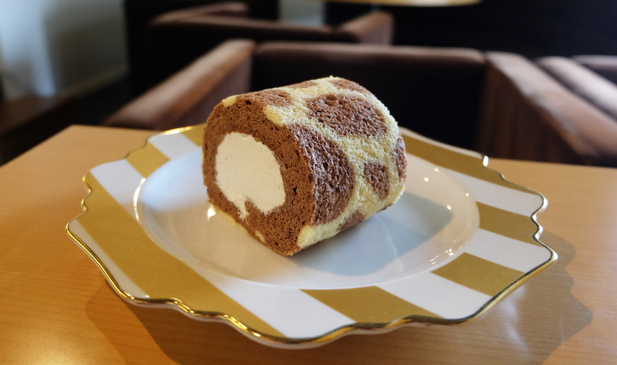 キリンコーヒーのロールケーキ　450円