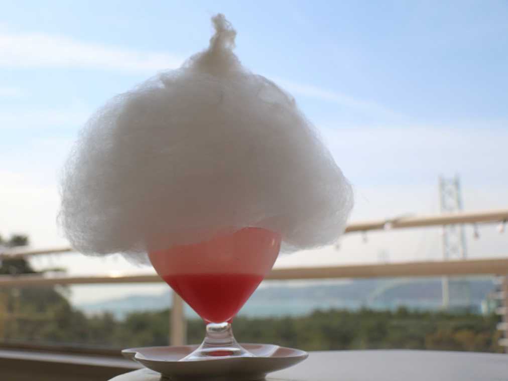 まるで雲に包まれたみたい！真っ白な空間の“天空のカフェ”