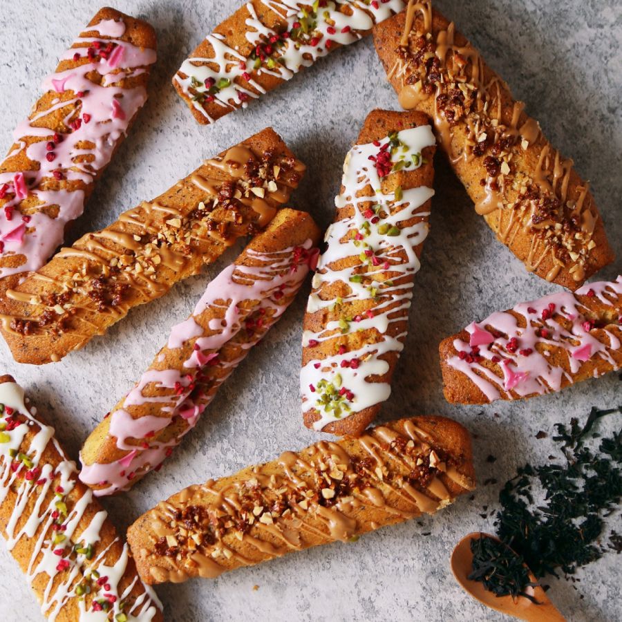 ベイクド バー マフィン（きなこ・ホワイト・ベリー）各320円