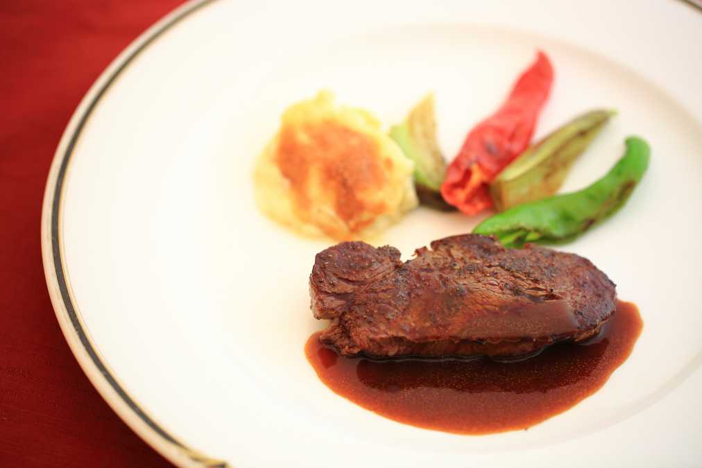 国産フィレ肉のポワレ 温野菜添え