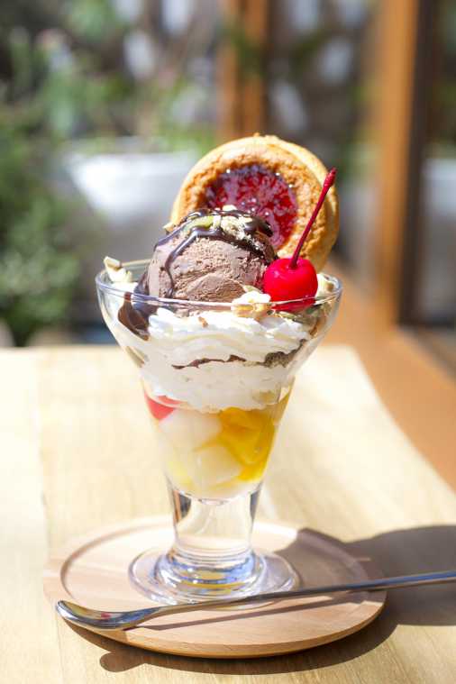 とろわパフェ　500円