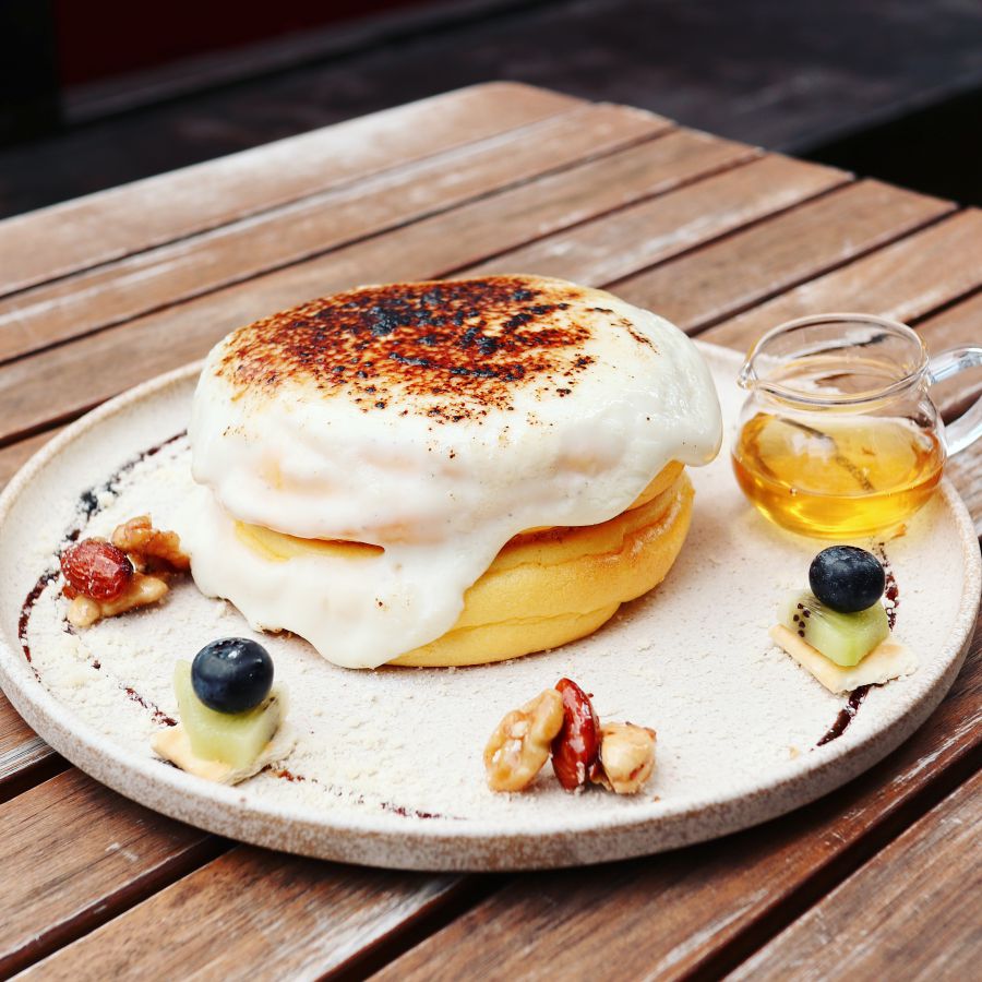 4種のチーズブリュレパンケーキ 1600円(税込)※パンケーキツアーズ2018限定メニュー(2018年9月1日〜9月30日限定)