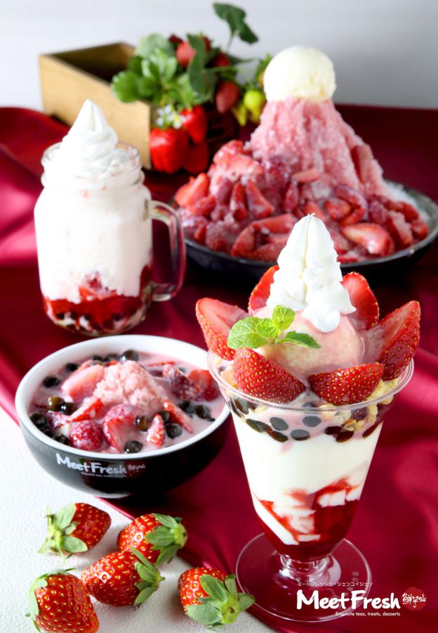 右手前から苺杏仁プリンパフェ900円、苺ミルク豆花700円、苺タピオカクリームラテ650円、苺ミルクかき氷Lサイズ1200円・Mサイズ800円