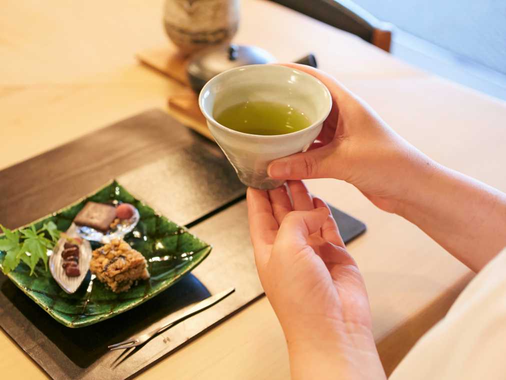煎茶「牧之原」600円、お茶うけ「二十四節気セット」500円