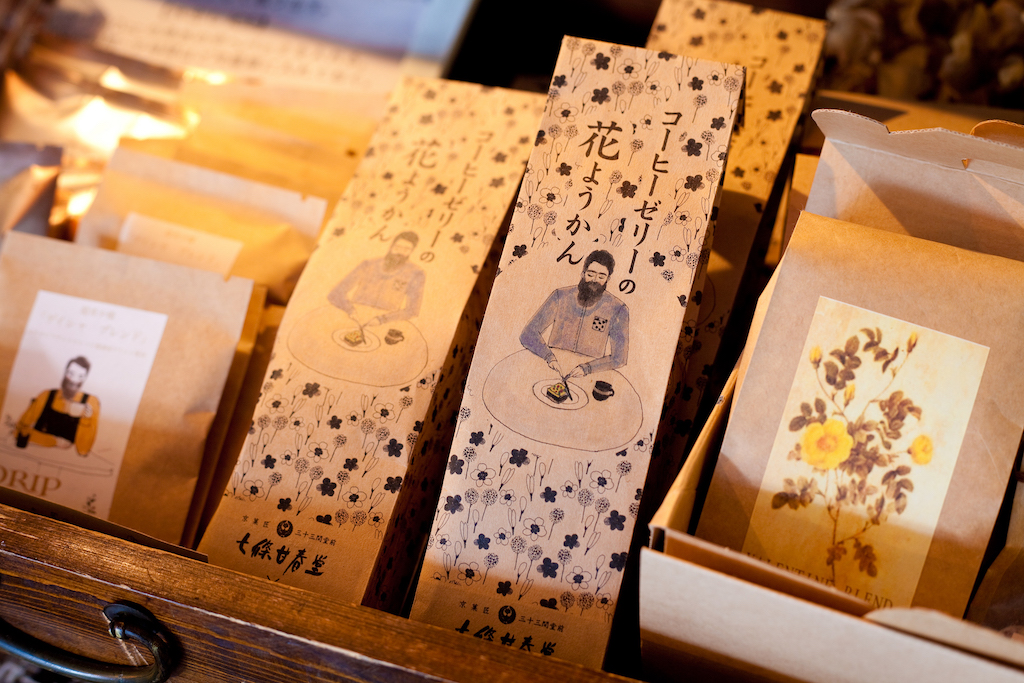 お持ち帰り1本（240g）　1330円（税別）は、店内で買えるほか「甘春堂」でも販売中