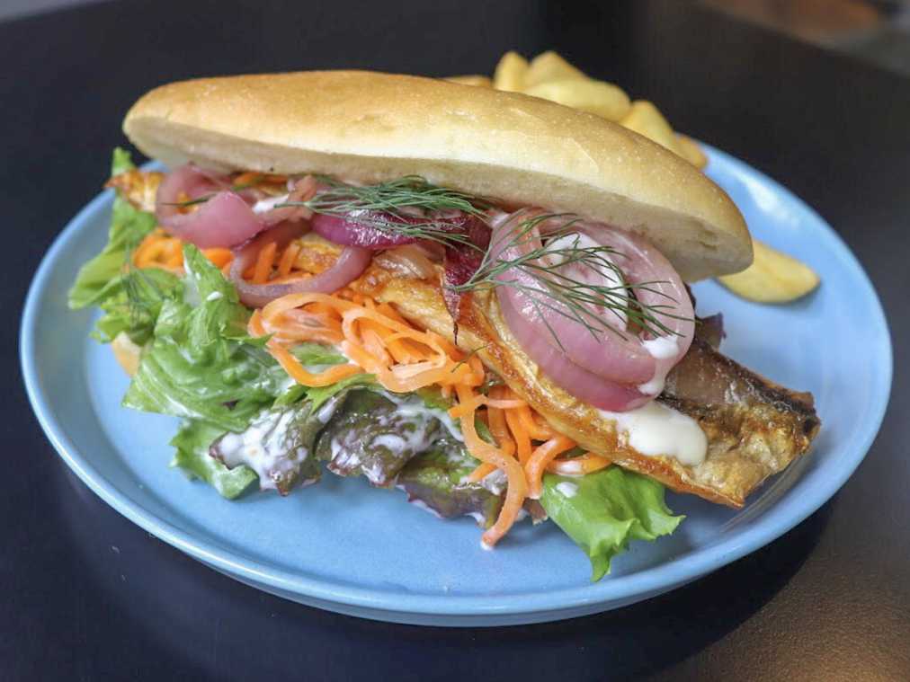 サバサンド　単品864円、セット1080円