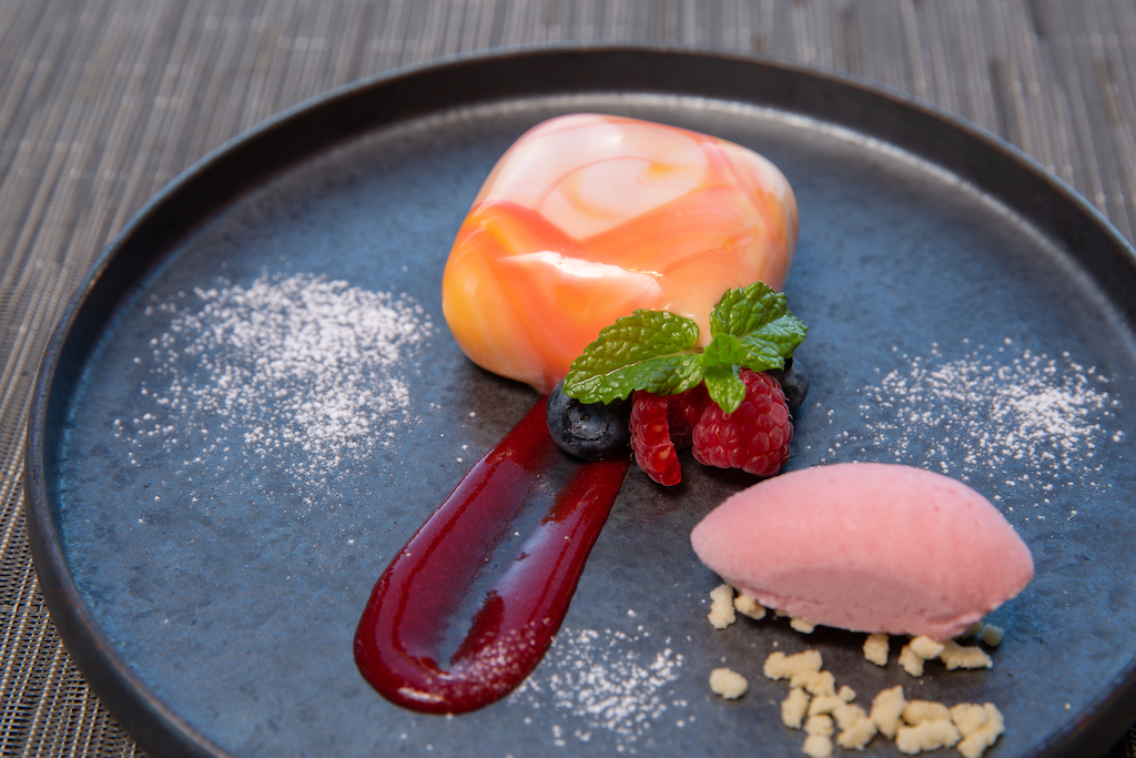 AERIA SUNSET 2052円（テイクアウトは1ピース1080円、ホール4212円）※サ別