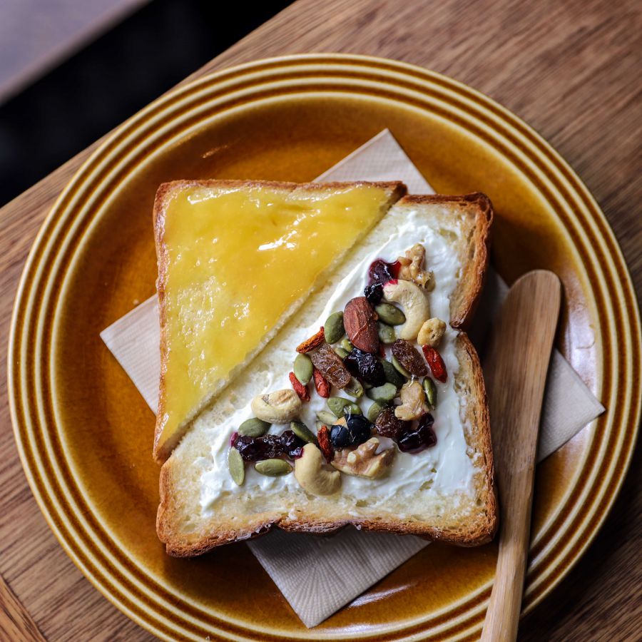 豆の恵みとレモンのトースト　500円