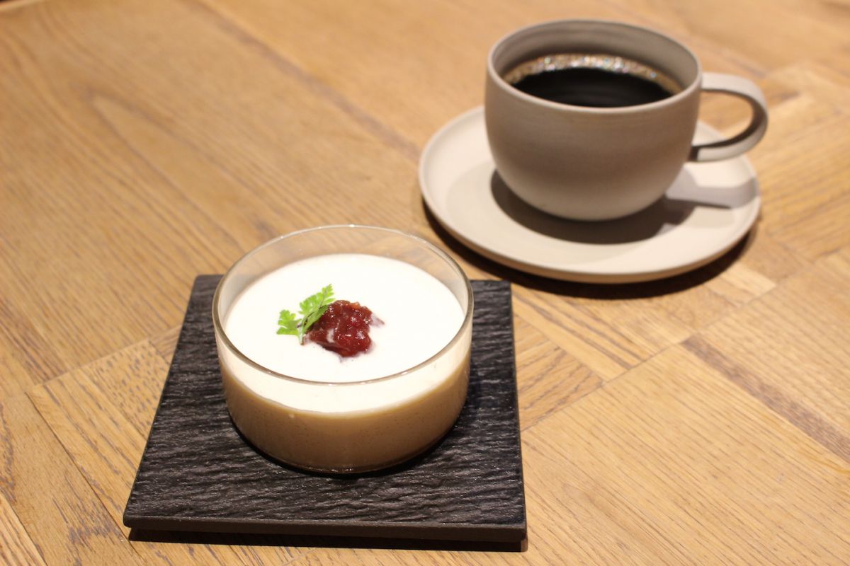 甘酒とほうじ茶のプリン648円、玄米コーヒー540円
