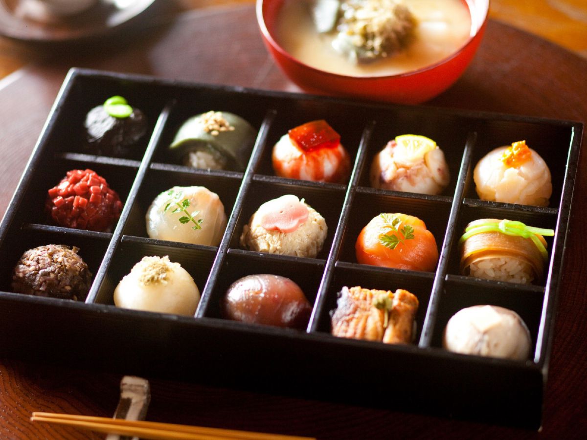 京都の朝は、美しすぎる「つまみ寿司」のモーニングでスタート！