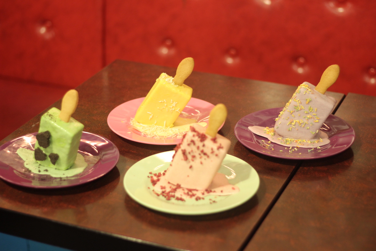 大阪のマストカフェ「太陽ノ塔」でレトロかわいい店舗限定スイーツを制覇！