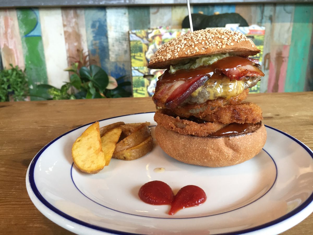 DAKOTA RUSTIC TABLE（ダコタ ラスティック テーブル）に行ってきた！こだわりの手作りハンバーガー