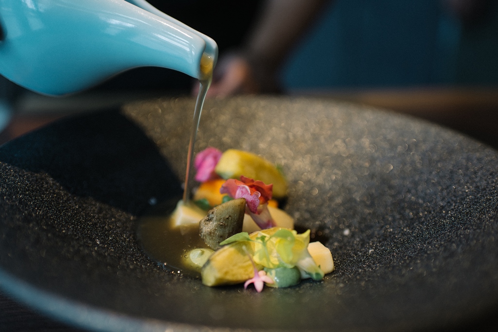 本日の江戸東京野菜盛り合わせ　三つ葉エムリッション　椎茸のナージュ　京都産黒酢