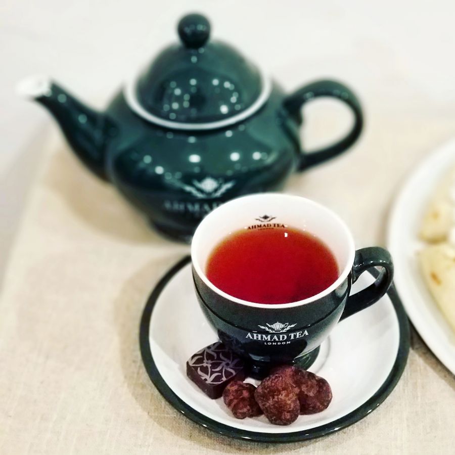 「TEA&CHOCOLATE SET 500円（税込）」 提供期間 2019年1月15日〜3月14日 ☆ヘーゼルナッツダーク&ナッツ×アールグレイティー ☆ピーカンミルク＆ナッツ×バニラティー ☆シーソルトミルク＆ナッツ×ダージリンティー